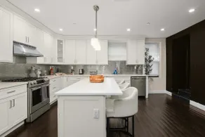 Designer Harlem Home | 4BR | Sleeps 12 - Image 4