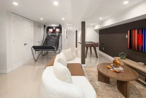 Designer Harlem Home | 4BR | Sleeps 12 - Image 5
