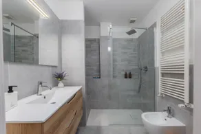 Homey Grandeur - Spacious Stay with Terrace & Wi-Fi - Image 3
