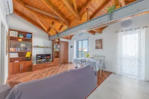 Homey Grandeur - Spacious Stay with Terrace & Wi-Fi - Image 2