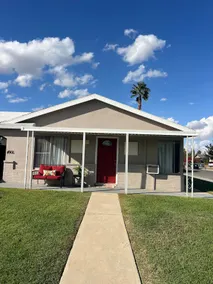 Cozy 4 Bedroom Gem - Image 2
