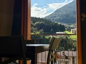 Deluxe apartment with mountain view - Image 5