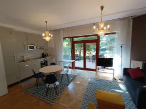 Maharaja Buda Villa Apartment - Private Parking and Garden - Image 4