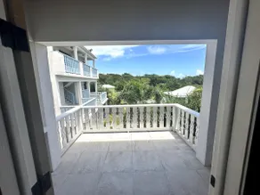 Modern 1BR w/ Pool & Balcony - 5 Mins from Airport - Image 4