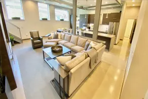 Stunning Home at Center of Rochester - Image 2