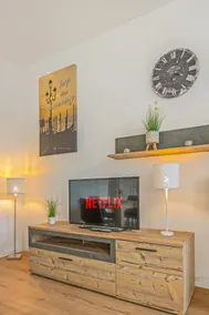 King bed free parking fast wifi pet friendly - Image 5