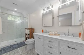 Newly renovated, private home steps from downtown. - Image 5