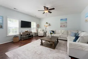 Midweek Retreat 5BR Near Beaches - Image 2