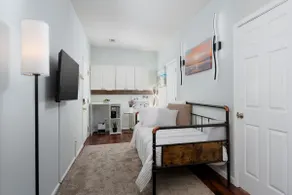 Midweek Retreat 5BR Near Beaches - Image 5