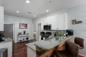 Midweek Retreat 5BR Near Beaches - Image 3