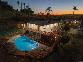 Mountains Views with Pool & Basketball, Relax & Play! - Image 2