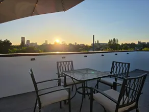 Center of Seattle | Panoramic Rooftop| 3BR Sleep 6 - Image 2