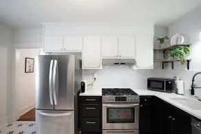Downtown Bungalow - Image 4