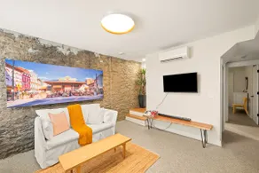 Cozy 2BR Near Findlay Market and UC, Rhinegeist - Image 4