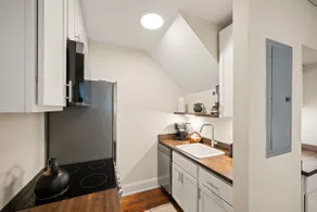 Hidden Gem 2BD w/ Patio, Near Findlay Market, UC - Image 4