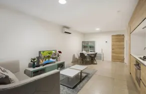 Lakeside Serenity | 2BR @Albert Park+free parking - Image 4