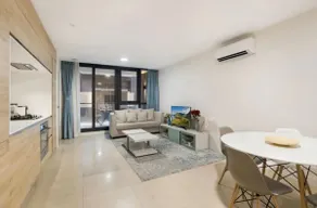 Lakeside Serenity | 2BR @Albert Park+free parking - Image 3