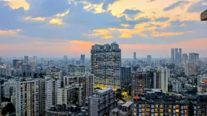 It's Sky High 33rd Floor Blue Suite | City Views - Image 4