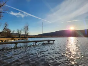 Peaceful lake front home with amazing views. - Image 4