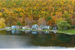 Peaceful lake front home with amazing views. - Image 2