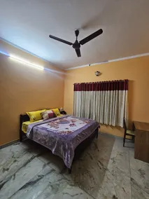 Spacious 2BHK Retreat Gated Parking Washer & Wi-Fi - Image 5