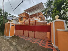 Spacious 2BHK Retreat Gated Parking Washer & Wi-Fi - Image 3