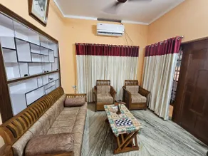 Spacious 2BHK Retreat Gated Parking Washer & Wi-Fi - Image 2