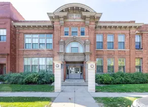 Boutique Haven: Walk to Memorial Stadium - Parking - Image 3