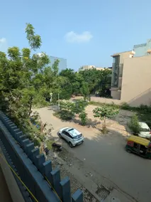 Modern 3BHK Haven in Prime Gurgaon Area - Image 4