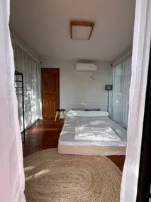 Boutique glass house w/ gym, waterfall 10 min walk - Image 2