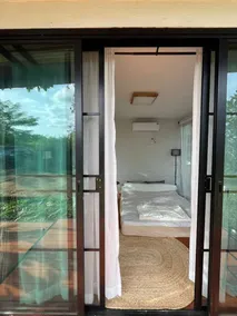 Boutique glass house w/ gym, waterfall 10 min walk - Image 5