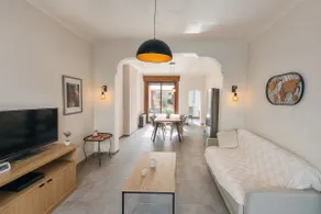 Cozy house with terrace & garden – Airport station - Image 3