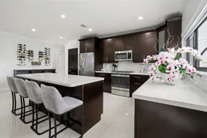 Luxury Lakefront Getaway - Image 5