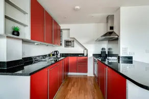 Heart of Oxford Duplex w Balcony - Image 2