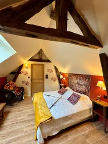 Time travel: medieval house with air conditioning & hot tub - Image 3