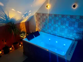 Time travel: medieval house with air conditioning & hot tub - Image 2