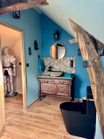 Time travel: medieval house with air conditioning & hot tub - Image 4