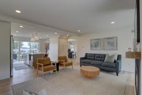 Lakefront Home - Updated and Spotless - Sleeps 10 - Image 5