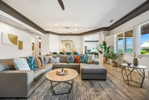 Perfect luxury oasis in desert - Image 4