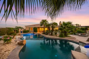 Perfect luxury oasis in desert - Image 5