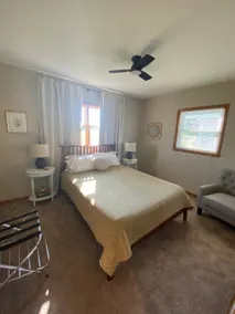Stylish, clean, comfy home w/ king bed, sleeps 8 - Image 5