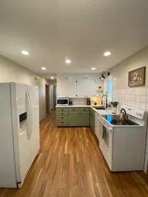 Stylish, clean, comfy home w/ king bed, sleeps 8 - Image 3