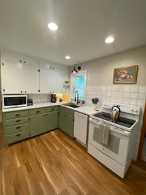 Stylish, clean, comfy home w/ king bed, sleeps 8 - Image 4