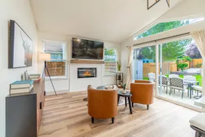 Modern Western Retreat Pet Friendly 4 Bed 2 Bath - Image 2