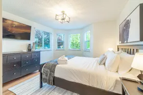 Modern Western Retreat Pet Friendly 4 Bed 2 Bath - Image 4