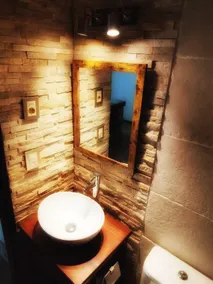 Very comfortable place to stay with a closed garage - Image 3