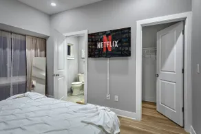 Rustic Comfort Meets City Living - Image 5