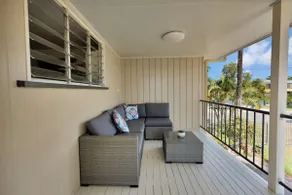 Charming Coastal Home in South Mackay - Image 4