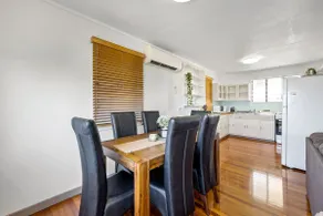 Charming Coastal Home in South Mackay - Image 5