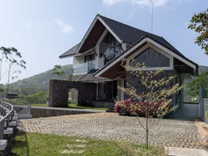 Private villa with mountain views near Vagamon - Image 5